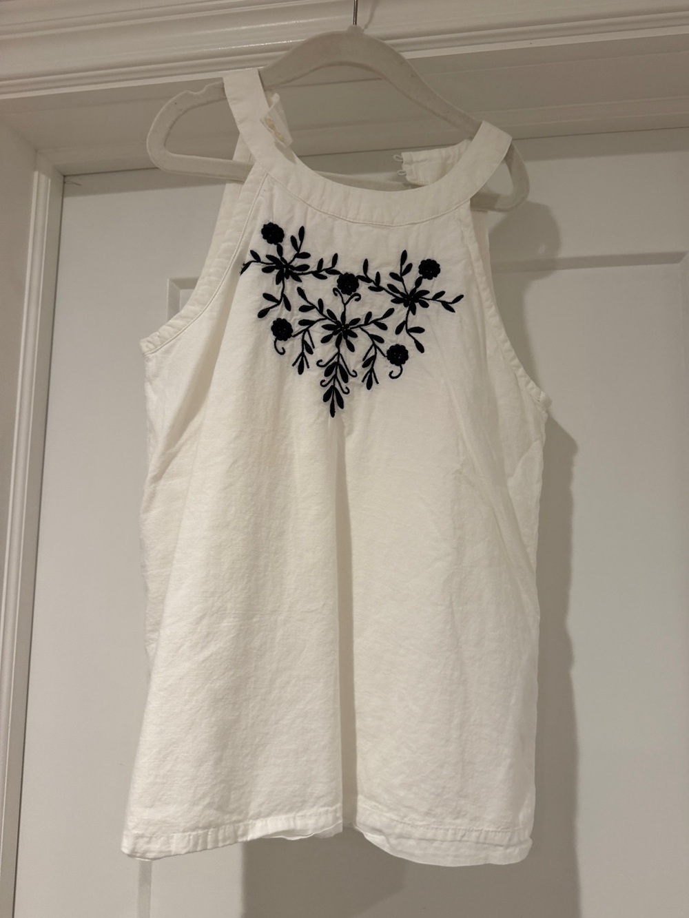 abercrombie kids White Halter Tank with dark navy Floral Stitching